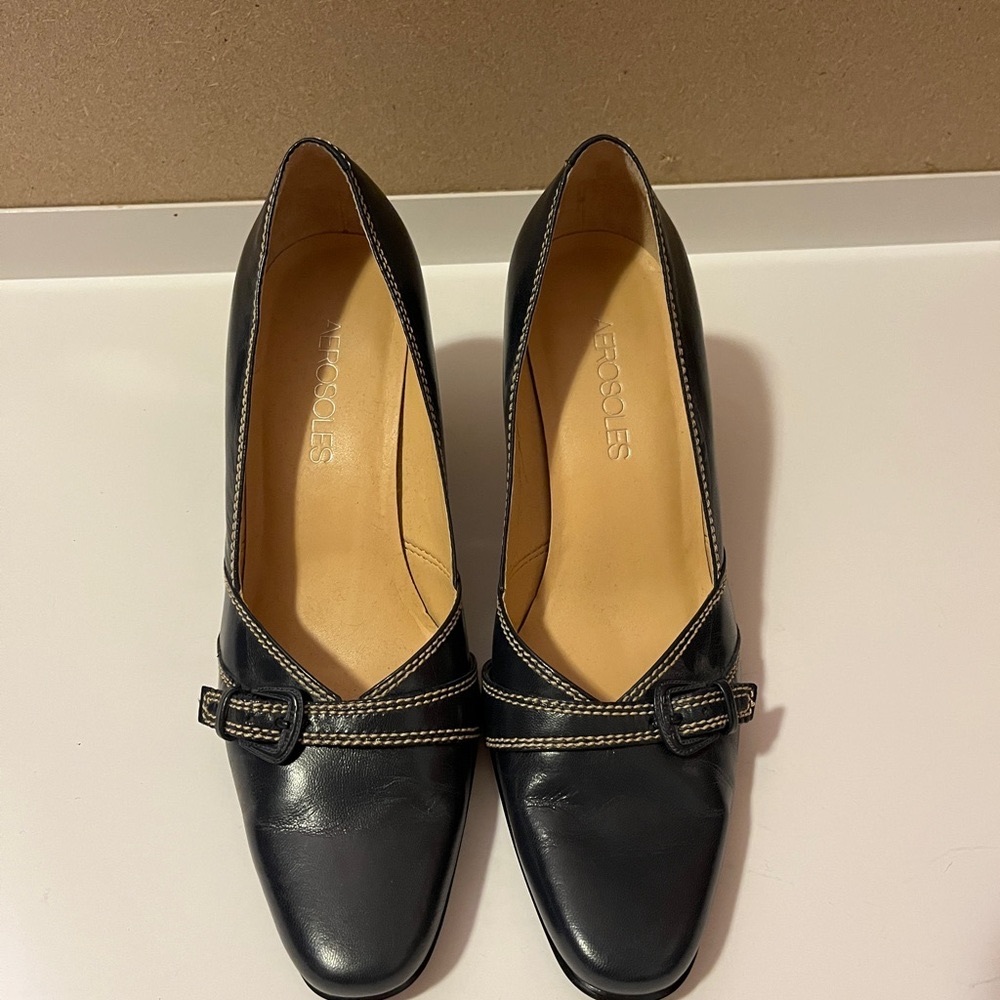 Navy Blue leather heels. Aerosoles. Size 6.5M.
